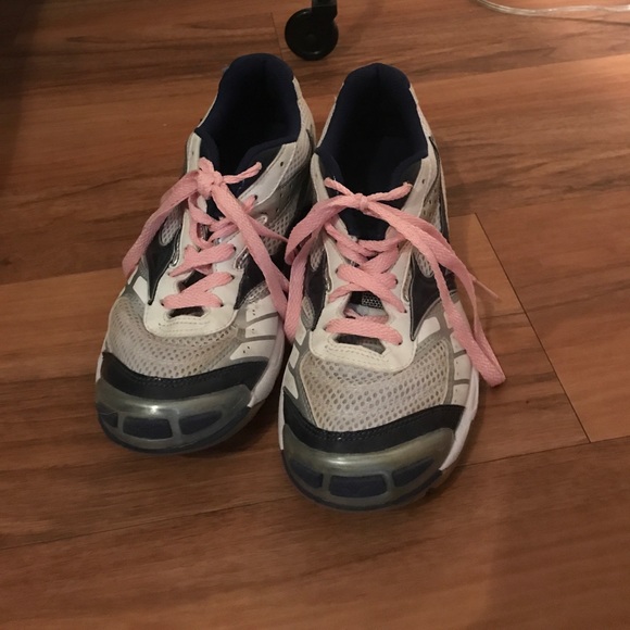 Mizuno court volleyball shoes - Picture 2 of 3